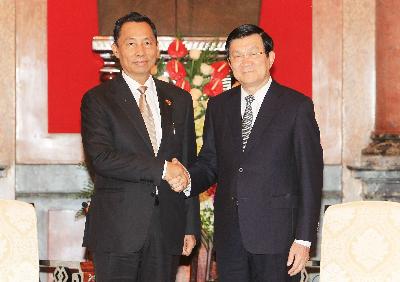 В Ханое президент СРВ принял председателя Федерального парламента Мьянмы